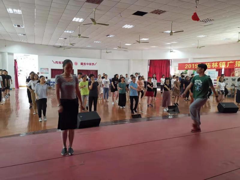 上海市社区<a href= target=_blank class=infotextkey>健身</a>俱乐部 上海市社区<a href= target=_blank class=infotextkey>健身</a>俱乐部