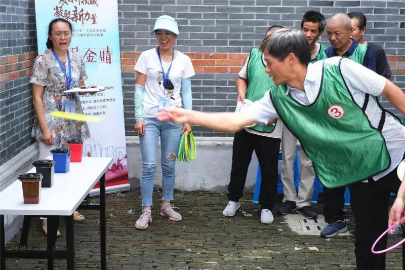 上海市社区<a href= target=_blank class=infotextkey>健身</a>俱乐部 上海市社区<a href= target=_blank class=infotextkey>健身</a>俱乐部