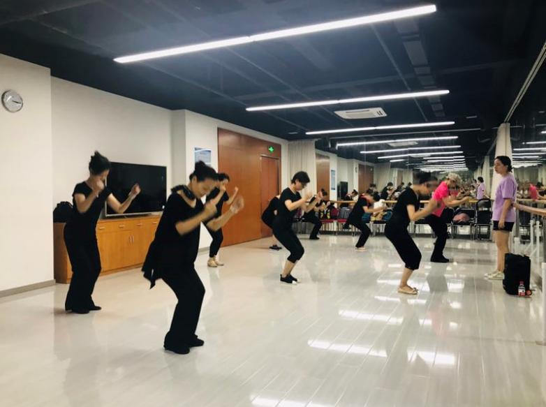 �Ϻ�������<a href= target=_blank class=infotextkey>����</a>���ֲ�