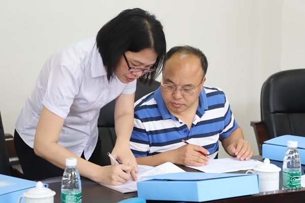 六 、查看资料.JPG