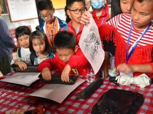 ��ľżϷ�������껭������С���ߡ�Լ�ᡱ�������Ļ��Ų�