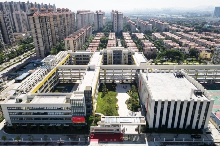 ��Ͷ��4��Ԫ����ɽ����Сѧ��У������Ͷ��