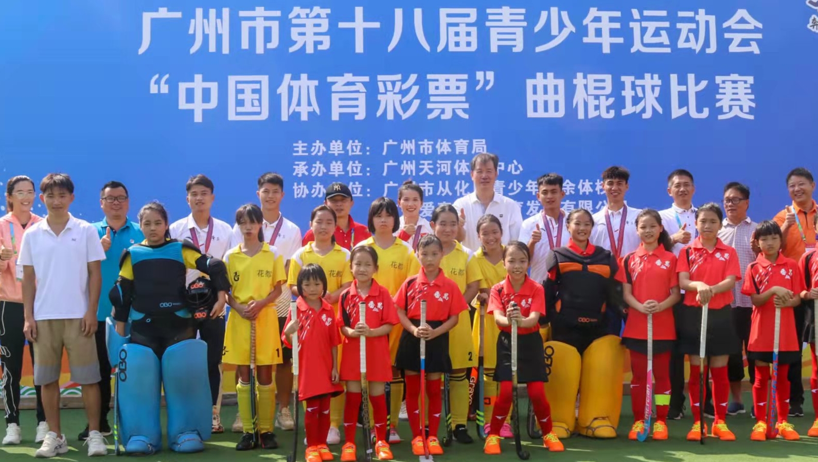 ���������˶��᡿�ӻ���������Ӱ����С�Ů����˫��