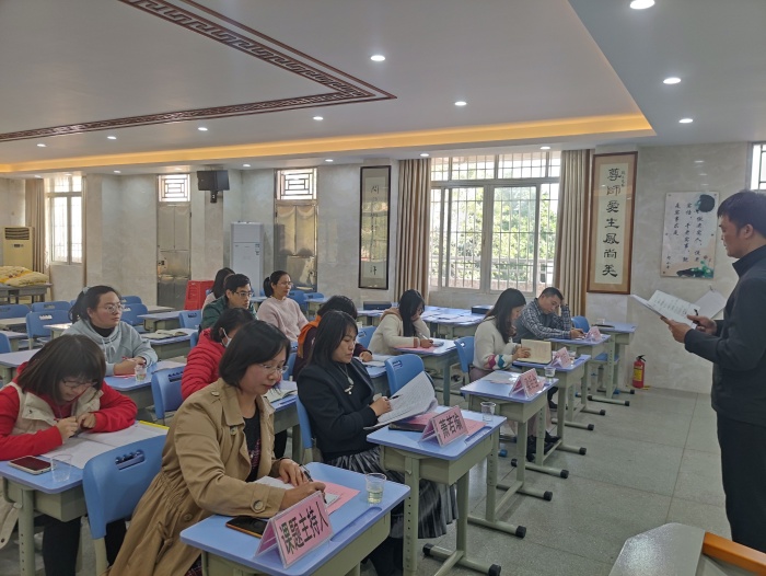 ��ӿ����Сѧ���С�Сѧ��ѧ���ý�ѧ���̵ļ����������о������ڻ㱨�