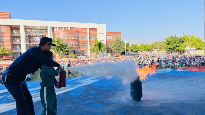 消防安全知识主题教育讲座 (28).jpg