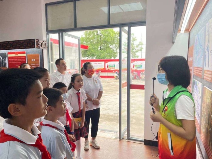 ׷Ѱ��ɫ�㼣 ���и�������