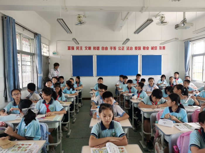 ����Сѧ����᳹��ʵ�����������ӭ�Ӷ�ѧ�������