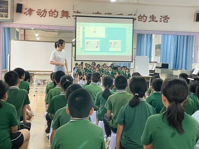 李梦阳老师执教《采一束鲜花》