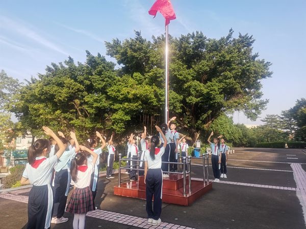 ���뵳���ģ�ǿ�����ҡ�