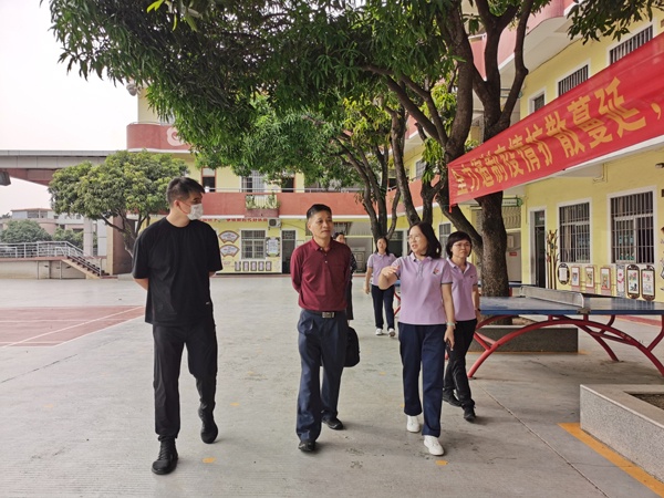 ��ɽ�н���ֵ������쵼������Сѧָ������