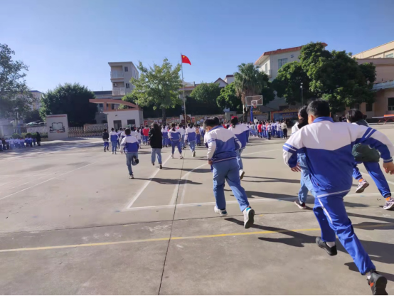 ��ǿ����������������ȫУ԰