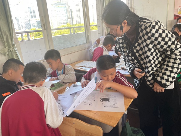 �����ֵ�Ӣ����ý�ѧ�����������ѧУ��չ