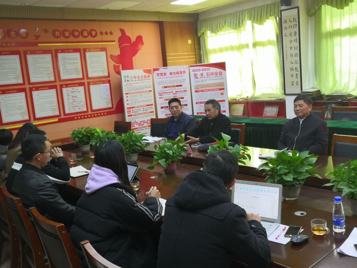 ��ʦ���죬Я��ǰ��