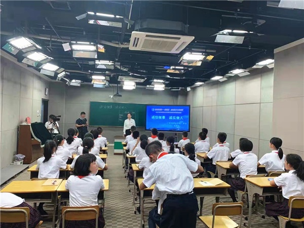 ��ʵ�ƽ��ƾ��������� ��ɽ��һ��ʦ���������������