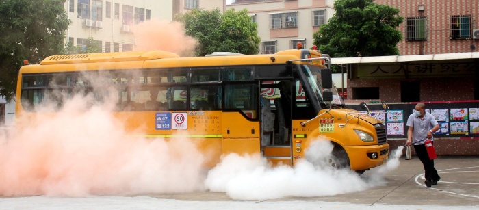 ��ǿУ��Ӧ������������ʦ����ȫ����