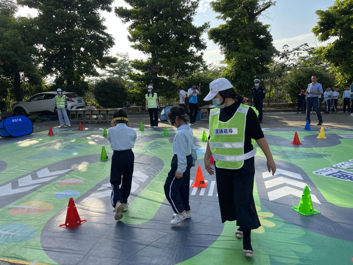 ����Сѧ���н�ͨ��ȫ������������