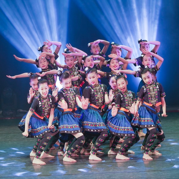 ϲѶ��ɳϪ���ӿСѧ�赸��Ʒ�ٻ�����һ�Ƚ�