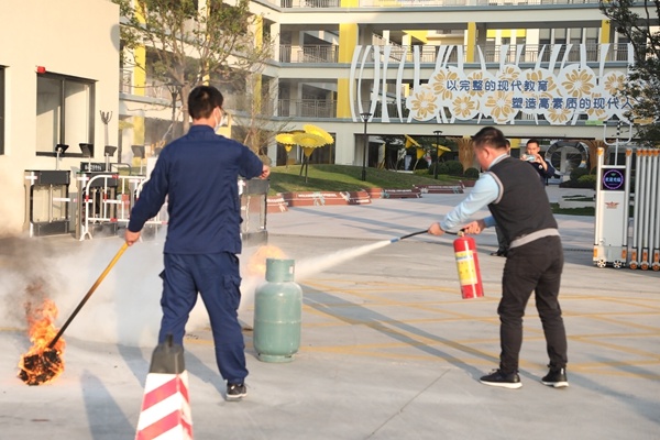 ����������У԰ ���ΰ�ȫ������ǽ��