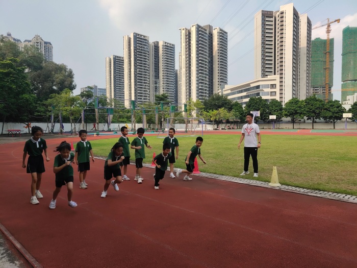 谢兆添老师执教50米快速跑