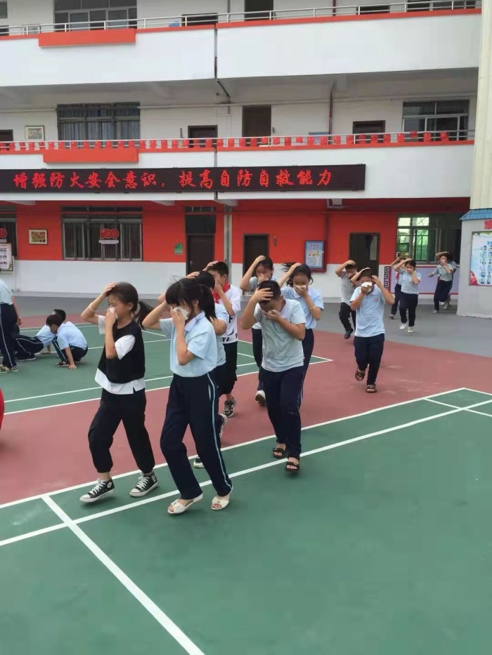 ��չУ԰������������ȫ������ץ��и