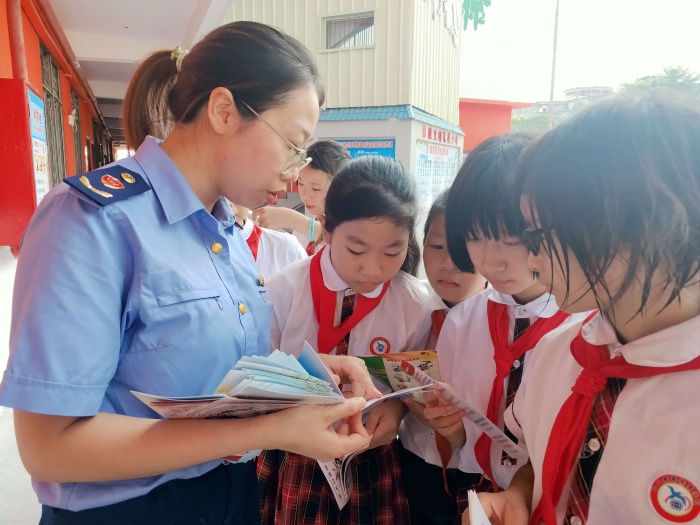 �շ�������У԰ ���׺�г��ƪ��