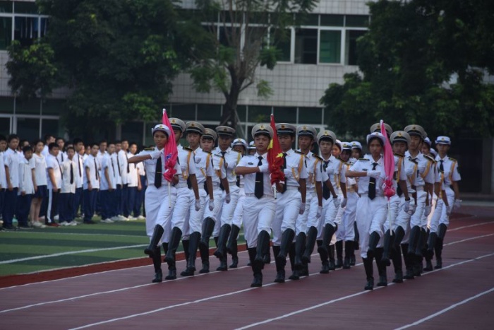 ��ǿ������У����������������