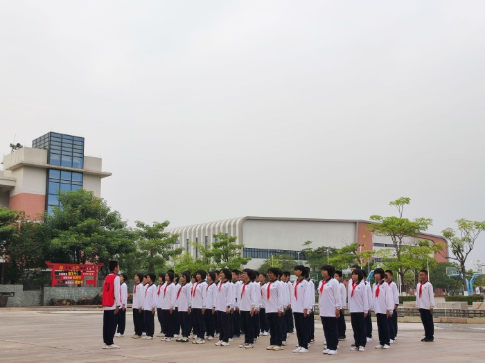 �ˬӢ��չ��ɣ����ж����Ծ���