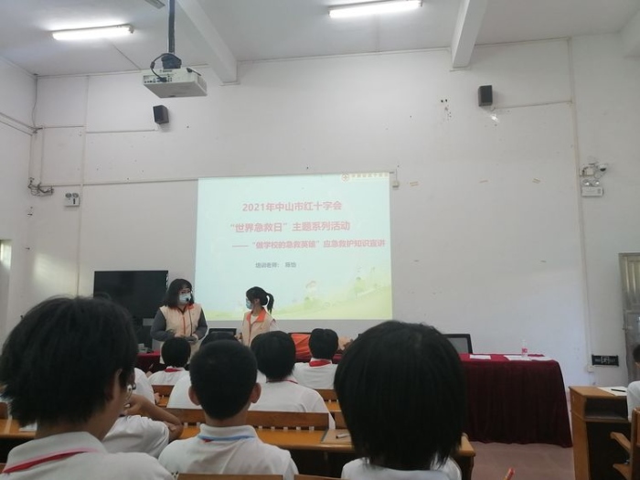 ��ѧ���ã���ѧУ�ļ���Ӣ��