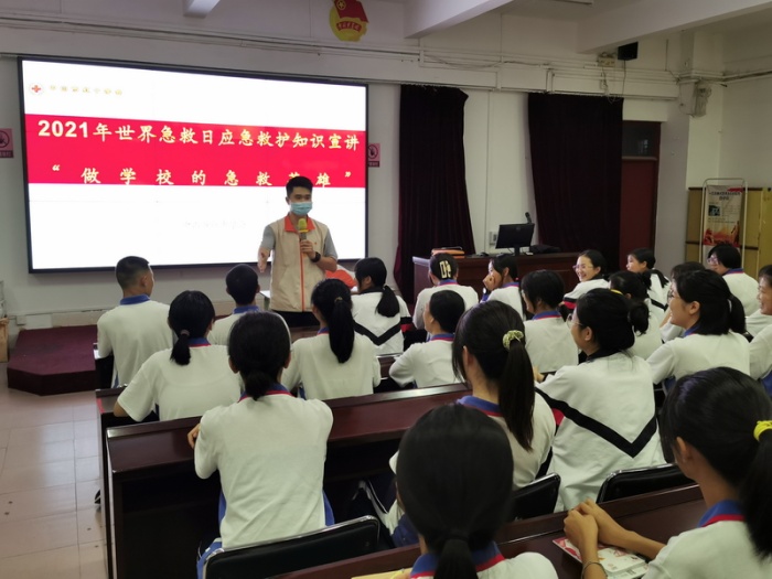 ������ѧ���ȡ�����Ϊ���ˡ�����������СӢ��