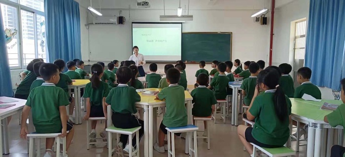 许宇情老师执教《声音的传播》