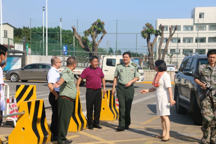 ��ί��ί����Ө�������쵼ݰ�ٺ�����ѧ��չ��ʦ��ο�ʻ