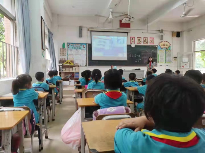 ����ѧУ��֯ѧ���ۿ���ѧ������һ��