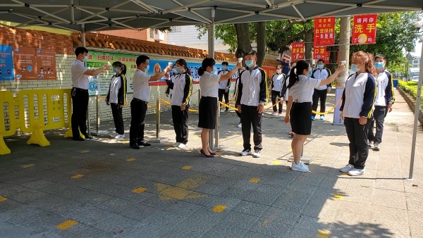 8校门口监测体温_20200508140355.JPG