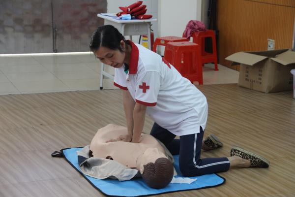 1666684987329045649.jpg 4.模拟急救技巧_600x400.jpg