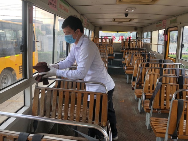 校车回校后消毒.jpg
