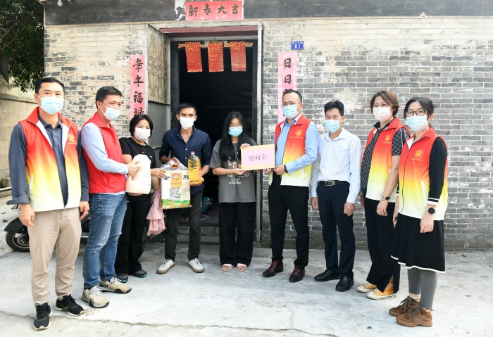 221111-【党建】市体彩党支部慰问良都社区困难群众 (23).JPG