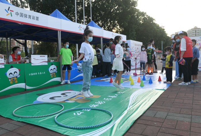 221112-【公益】体彩吉祥物“乐小星”亮相中山全民<a href= target=_blank class=infotextkey>健身</a>广场 (21).JPG