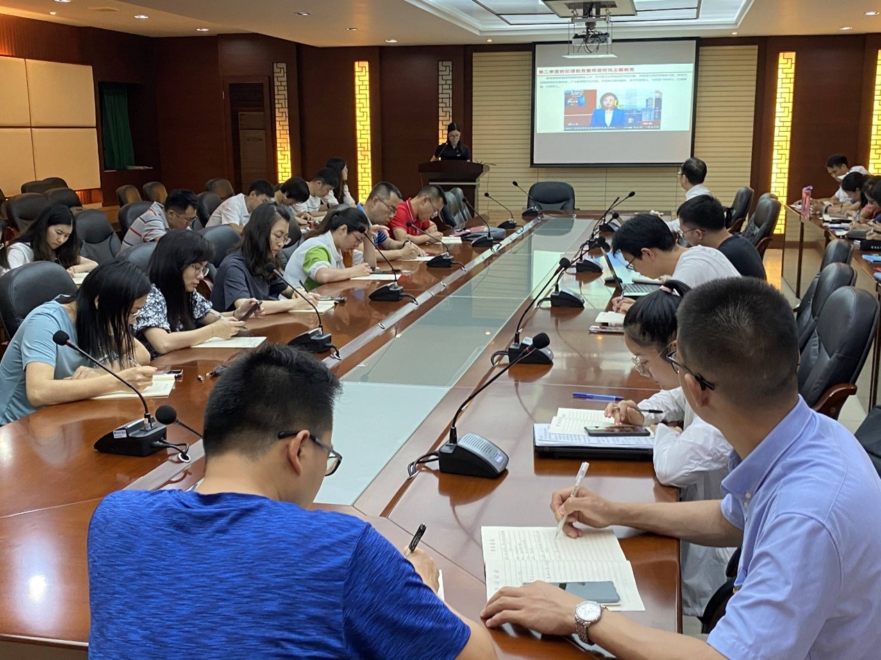 5.学生工作支部.jpg 5.学生工作支部.jpg