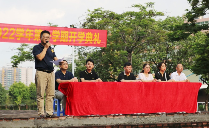 初中李文校长 (11).jpg