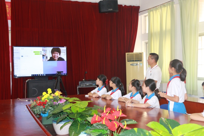 潮州市饶平县新圩镇中心小学支教杨立嫦视频连线 (1).JPG