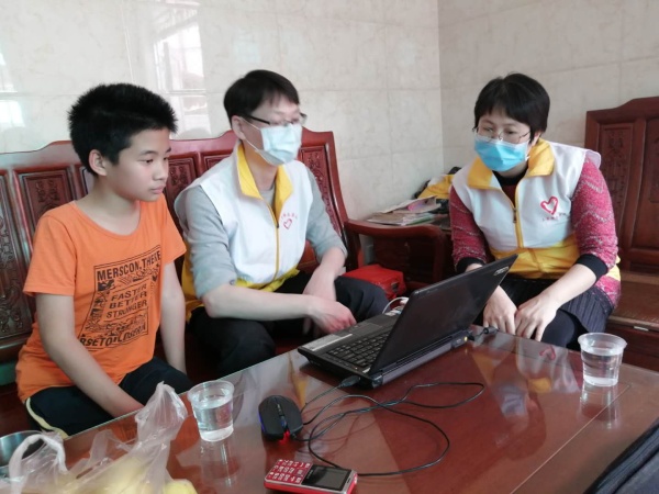 移动公司为其安装了宽带并免费提供两个月的网络