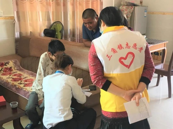 移动公司帮他开通学习流量卡,实现线上学习不断网