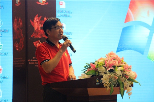 校工会主席杨要武发言