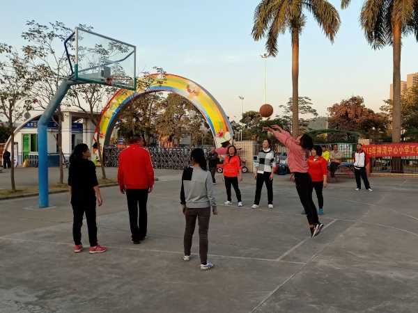 20191204神湾中心小学教职工篮球赛照片 (12).jpg