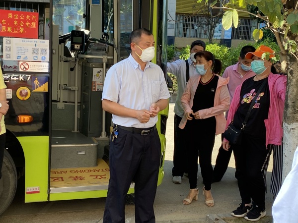 20200430神湾中心小学校园公交专线疫情防控及应急处置安全培训照片 (3).jpg