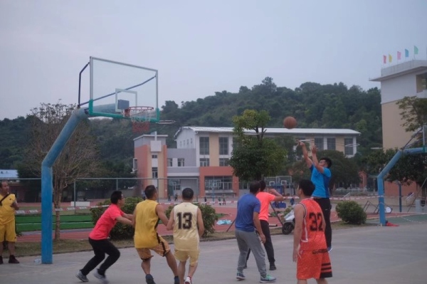 20191204神湾中心小学教职工篮球赛照片 (6).jpg