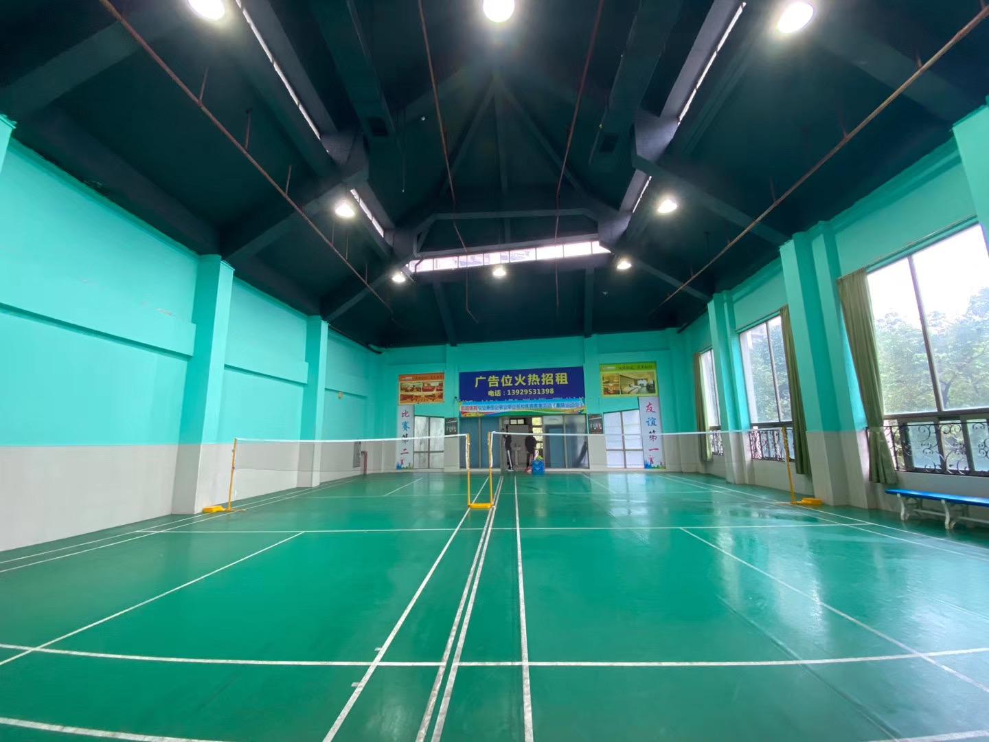 ��Խ�����Ϲ��Ƶ���ë���