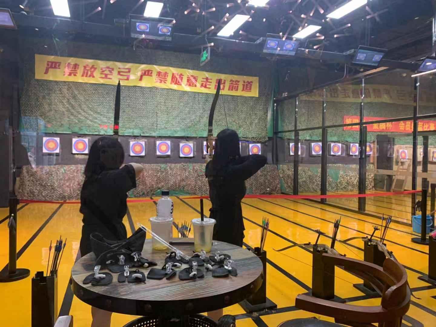 ս�������