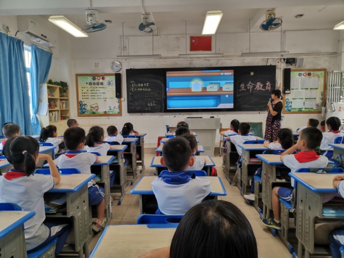 �������ڶ�Сѧ��չ�������������