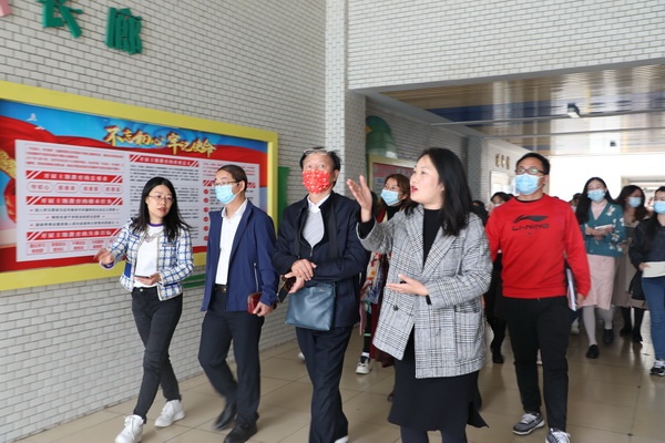 ����԰Сѧ���С�ө��桱�����ι����ҽ����